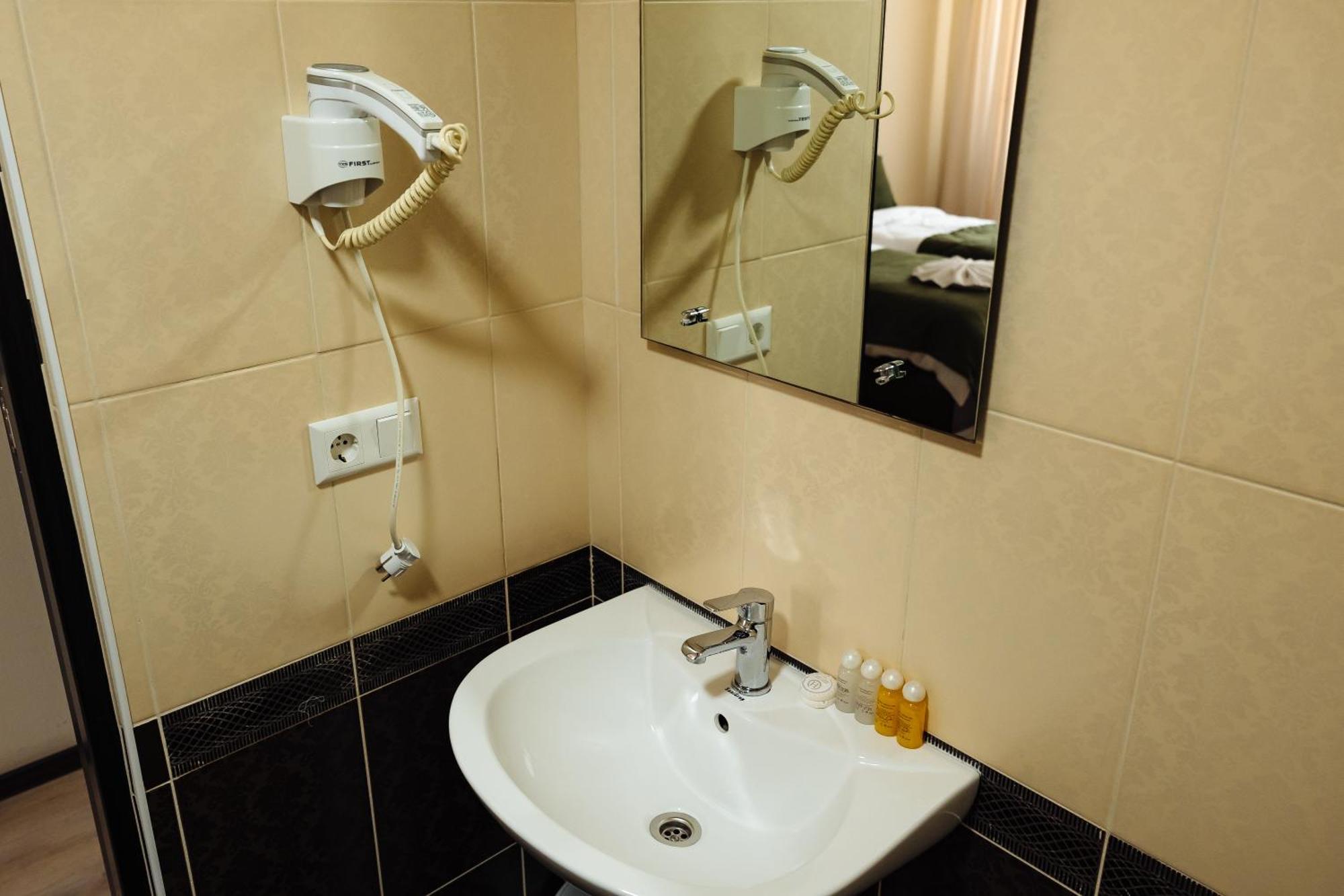 צ'יסינאו Comfort Hotel מראה חיצוני תמונה